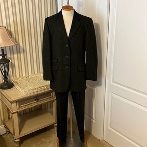 Gianni Versace suit Euro size 48 100% wool